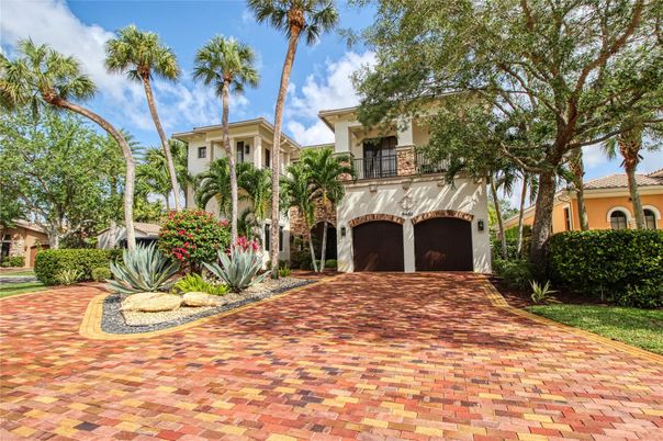 Attached, Exterior, Facade, Spanish Mediterranean
