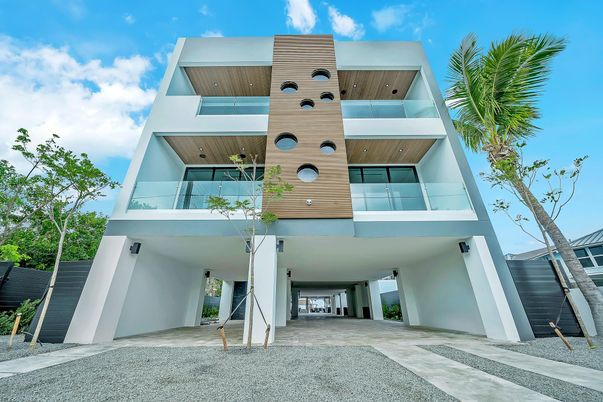 Exterior, Facade, Modern