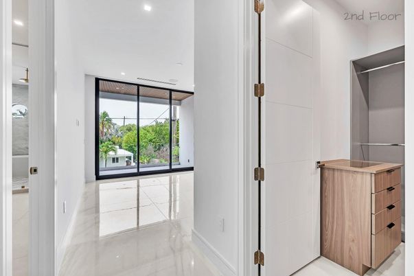 Bathroom, Interior, Marble, Recessed Lighting