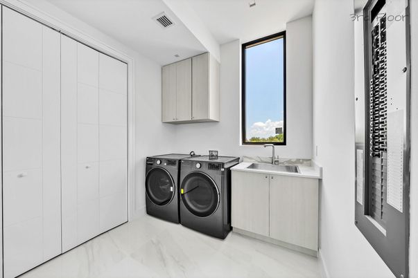 Interior, Marble, Recessed Lighting, Washer