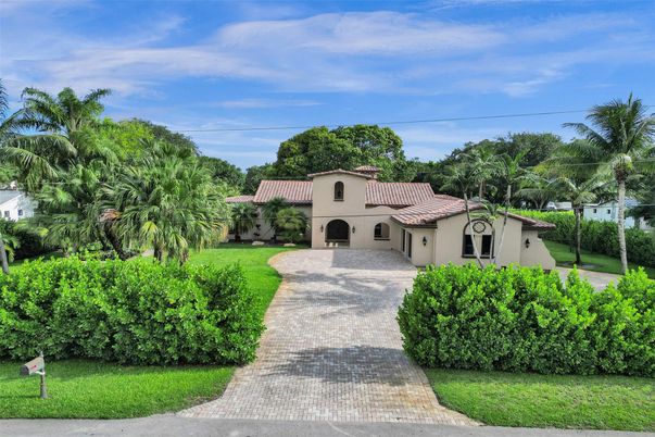 Exterior, Facade, Spanish Mediterranean