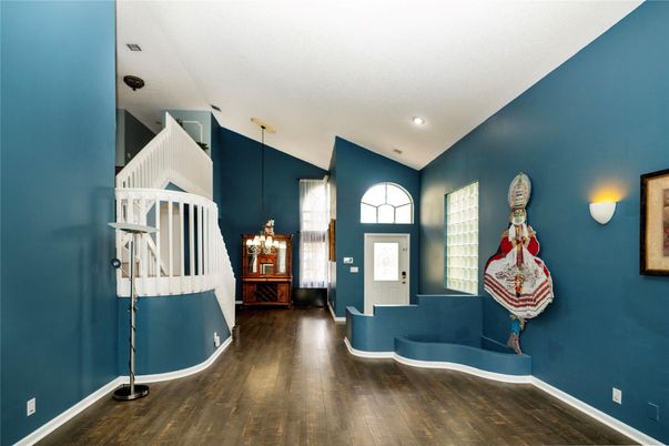 Interior, Recessed Lighting, Wood Texture Flooring