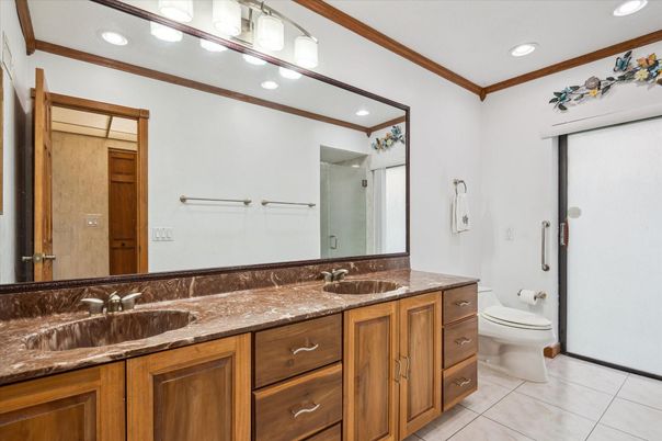 Bathroom, Dual Sink Vanities, Interior, Recessed Lighting
