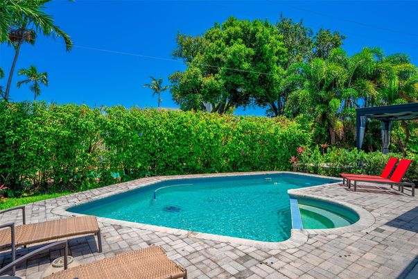 Exterior, Pool