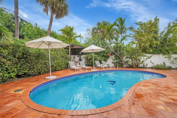 Exterior, Pool