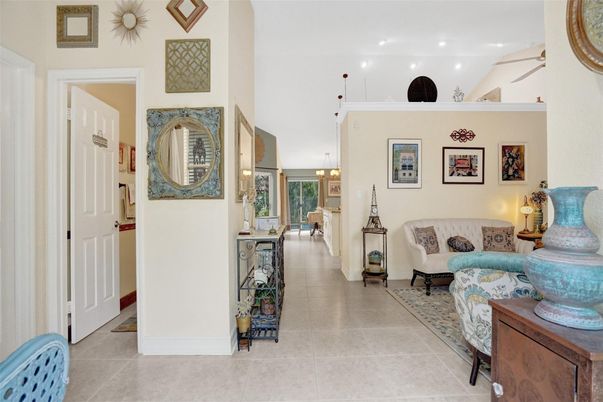 Interior, Living room, Pendant Lights, Recessed Lighting