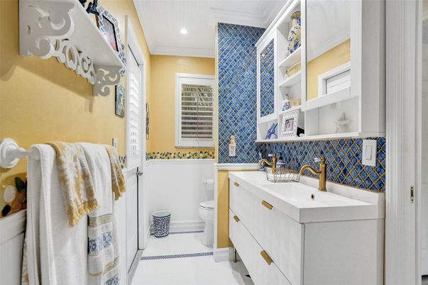 Bathroom, Interior, Recessed Lighting