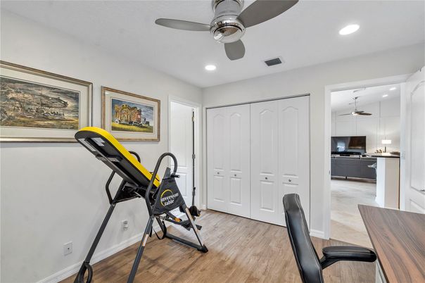 Fitness Equipment, Interior, Recessed Lighting, Wood Texture Flooring