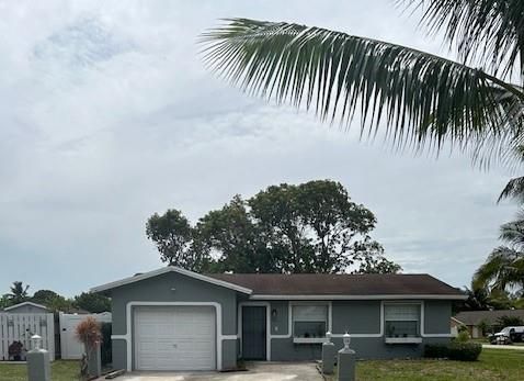 Attached, Exterior, Facade, Ranch