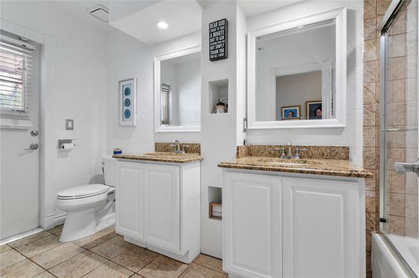 Bathroom, Interior, Recessed Lighting