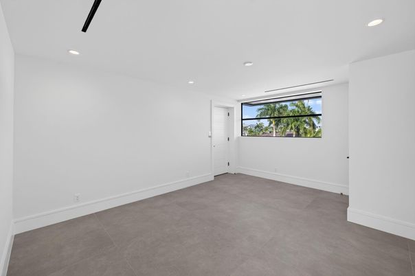 Empty room, Interior, Recessed Lighting
