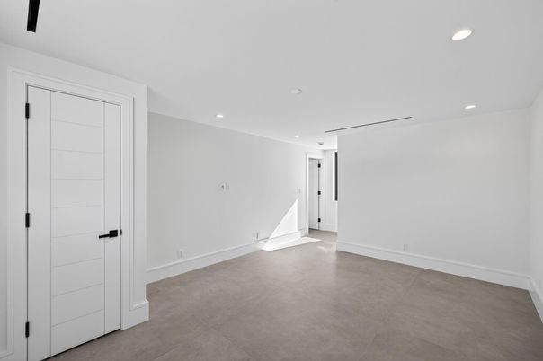 Empty room, Interior, Recessed Lighting