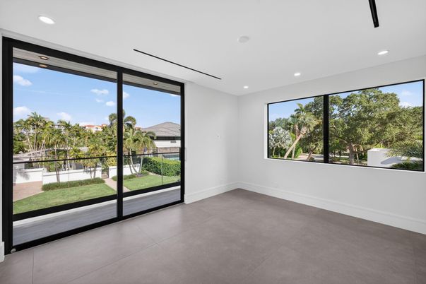 Empty room, Interior, Recessed Lighting