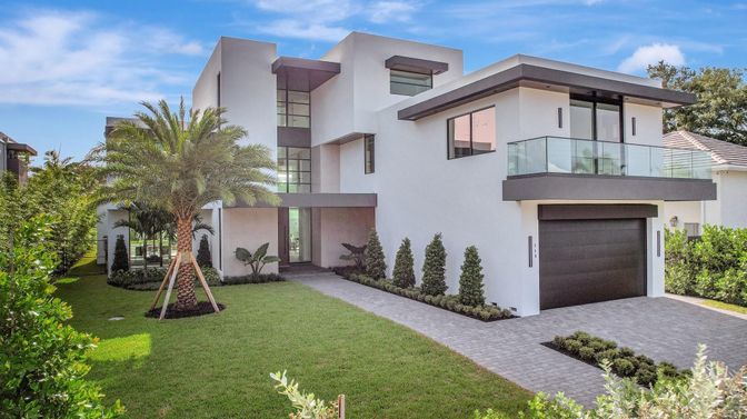 Attached, Backyard, Exterior, Facade, Modern