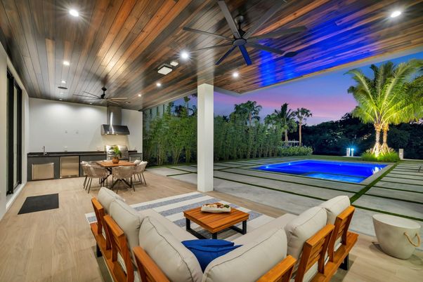 Exterior, Pool, Recessed Lighting