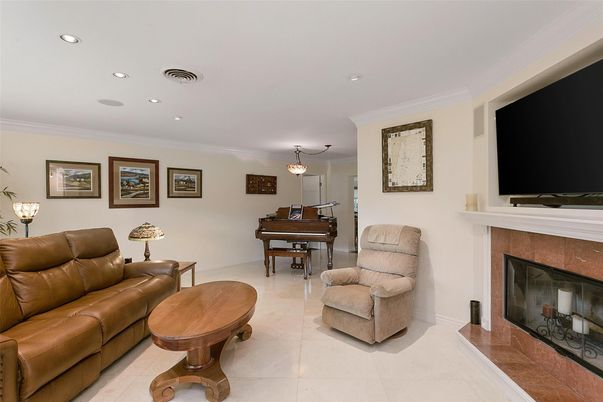 Fireplace, Interior, Living room, Piano, Recessed Lighting