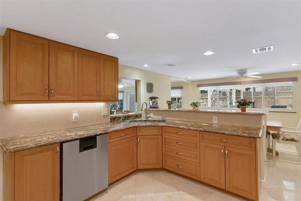 Dining room, Interior, Kitchen, Recessed Lighting