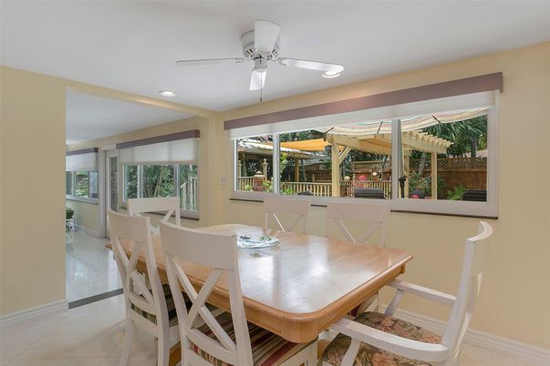 Dining room, Interior, Recessed Lighting