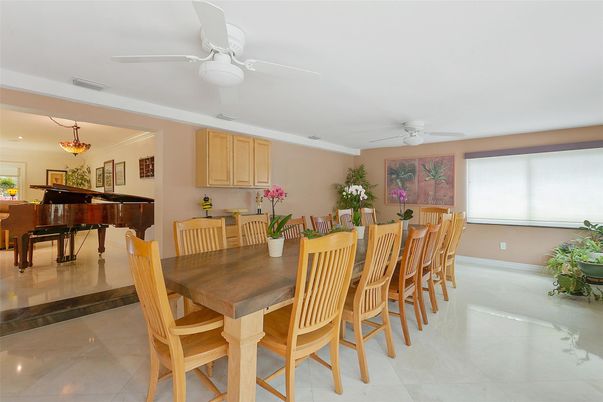 Dining room, Interior, Piano, Recessed Lighting