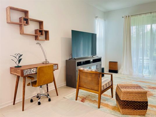 Home Office, Interior