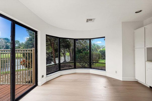 Interior, Recessed Lighting, Sun Room, Wood Texture Flooring