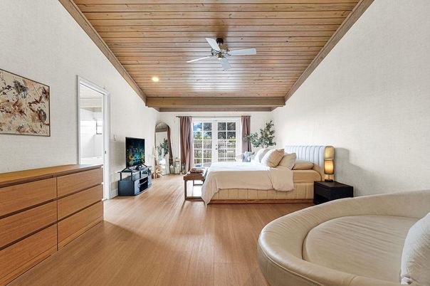 Bedroom, Interior, Living room, Recessed Lighting, Wooden Ceilings, Wood Texture Flooring