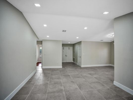 Empty room, Interior, Recessed Lighting