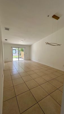 Empty room, Interior, Pendant Lights