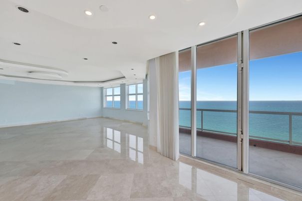 Empty room, Interior, Recessed Lighting, Water