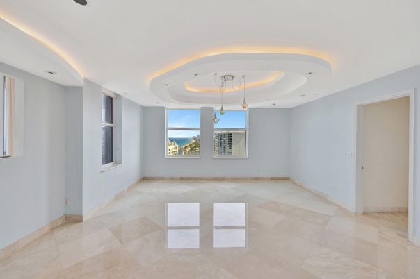 Empty room, Interior, Pendant Lights, Recessed Lighting