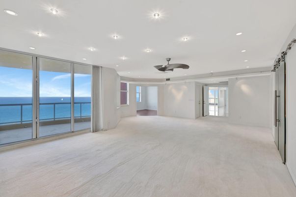 Empty room, Interior, Recessed Lighting, Water