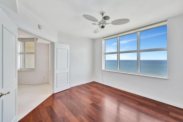 Empty room, Interior, Recessed Lighting, Water, Wood Texture Flooring