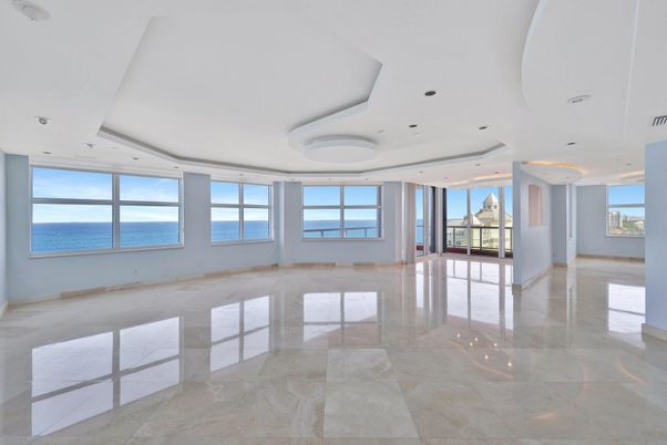 Empty room, Interior, Recessed Lighting, Water