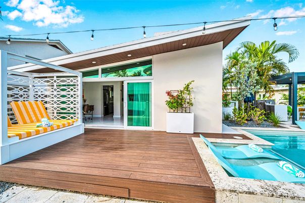 Exterior, Pool
