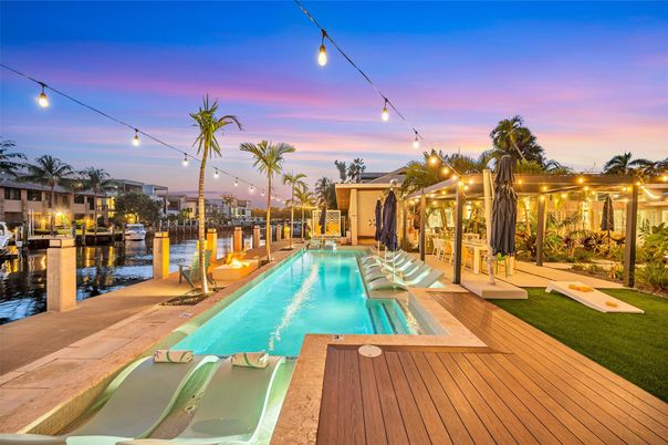 Exterior, Pool, Water