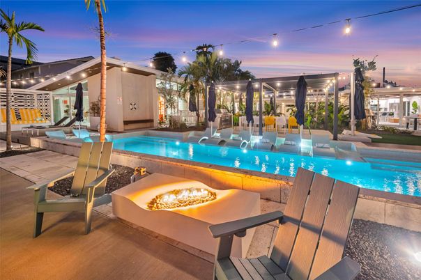 Exterior, Pool