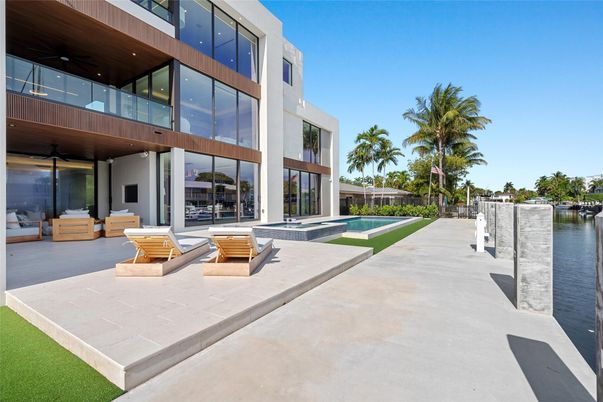 Exterior, Pool, Water