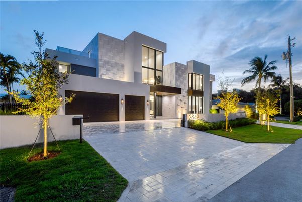 Attached, Backyard, Exterior, Facade, Modern