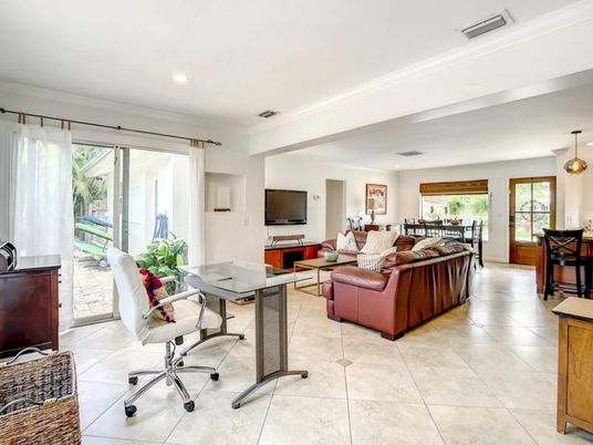 Interior, Living room, Pendant Lights, Recessed Lighting