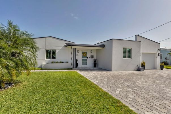 Backyard, Exterior, Facade, Ranch