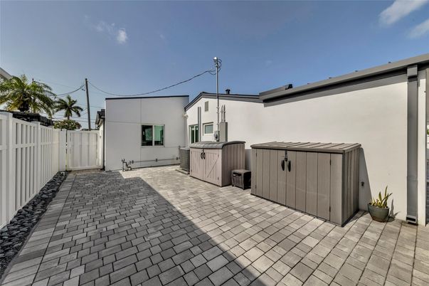 Exterior, Hot Tub