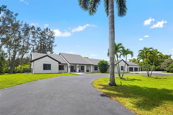 Backyard, Exterior, Facade, Ranch