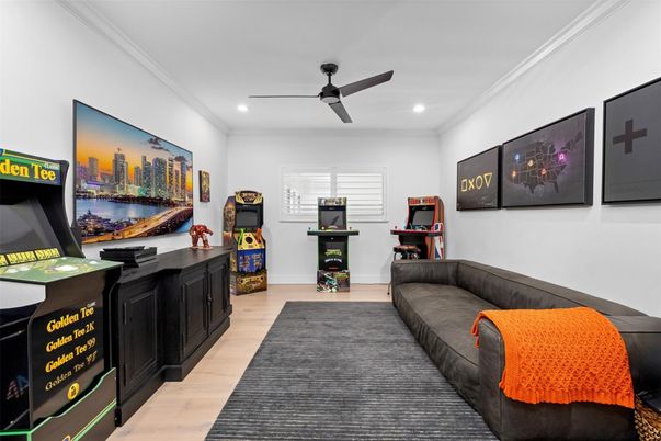 Interior, Recessed Lighting, Wood Texture Flooring