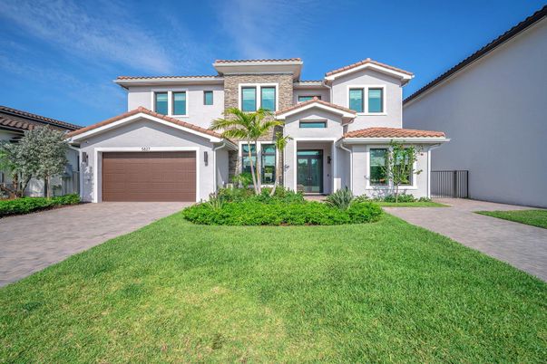 Attached, Exterior, Facade, Mediterranean