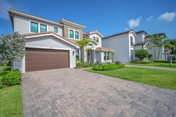 Attached, Exterior, Facade, Mediterranean