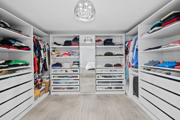 Interior, Walk-in Closets, Wood Texture Flooring