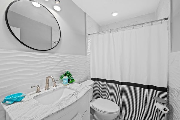 Bathroom, Interior, Recessed Lighting