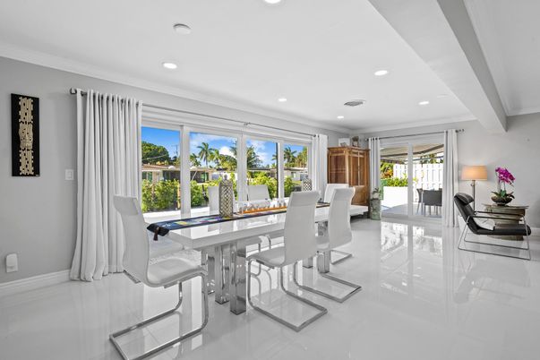 Dining room, Interior, Recessed Lighting