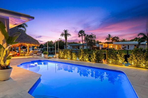 Exterior, Pool