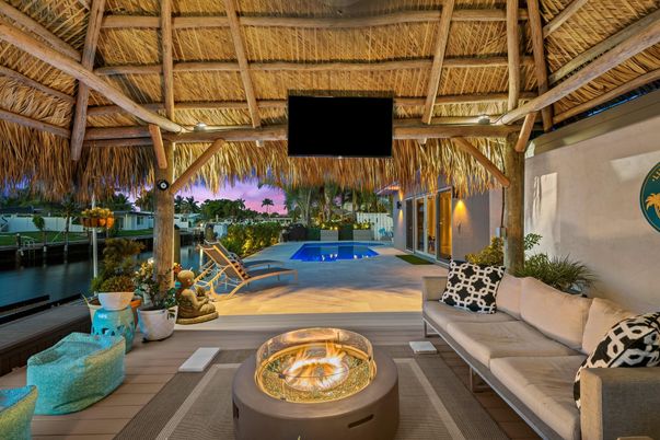 Exterior, Pool